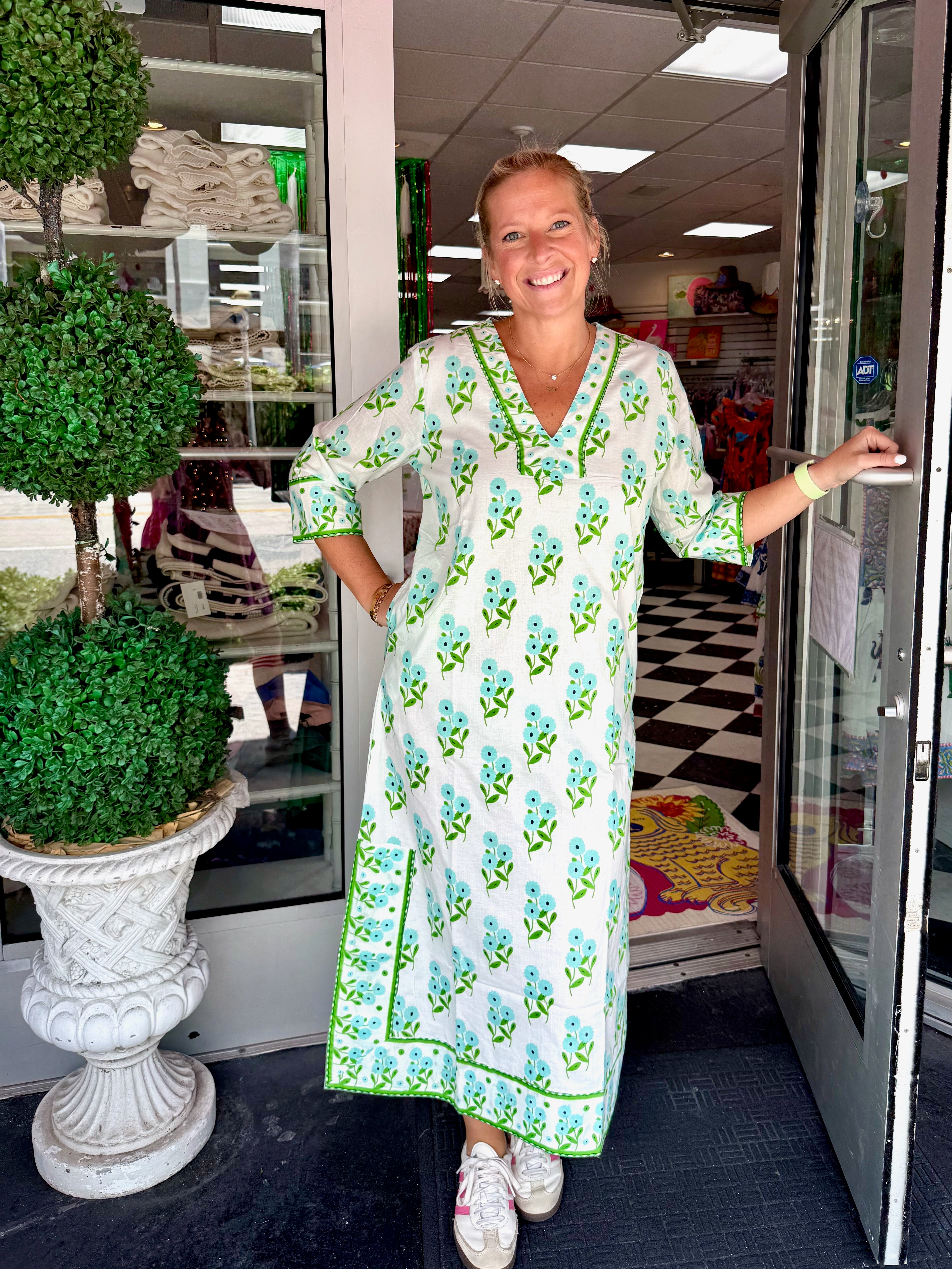 Elisabeth Kaftan | Bunch of Daisies | Aqua image 0