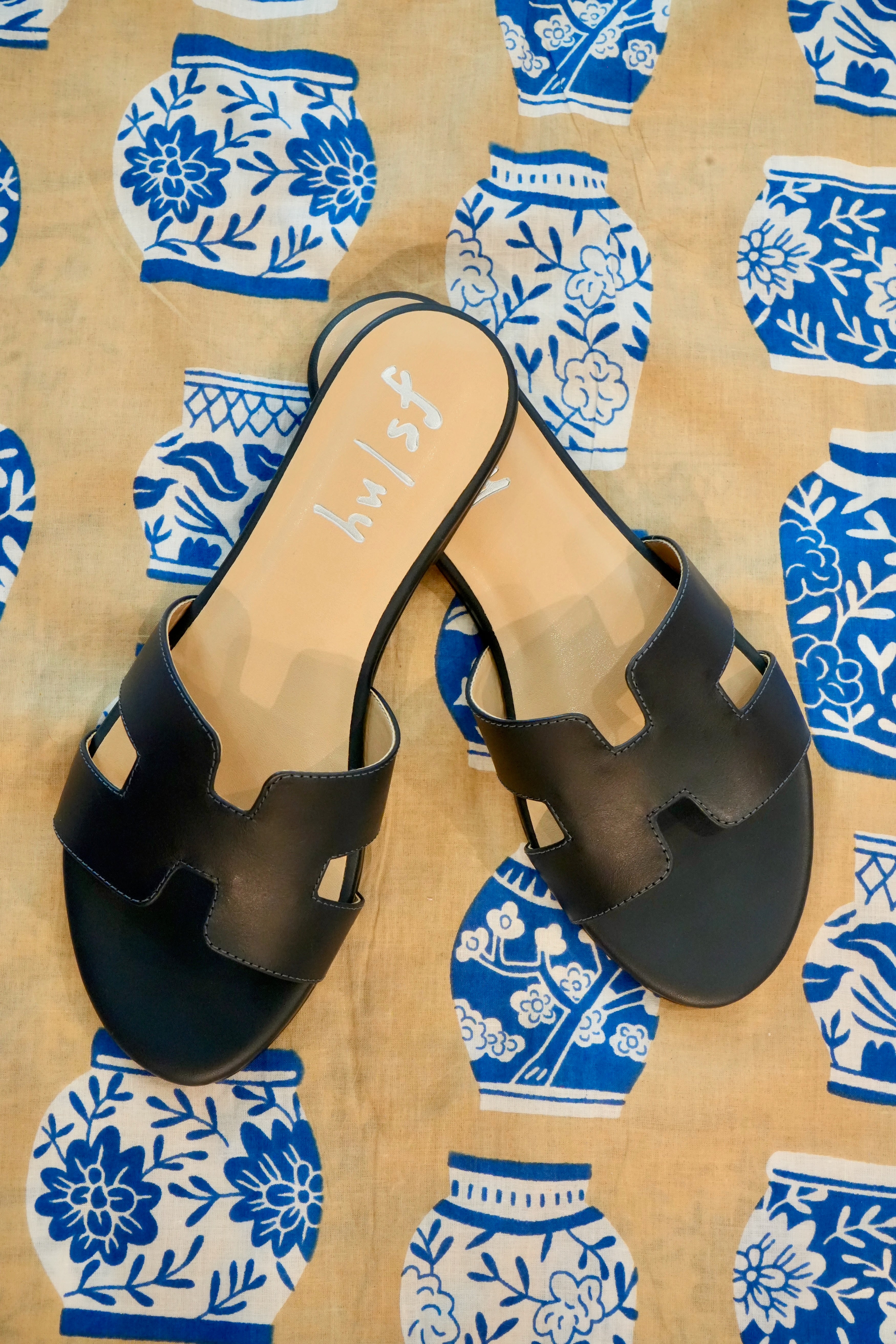 Riviera Camel Black Leather