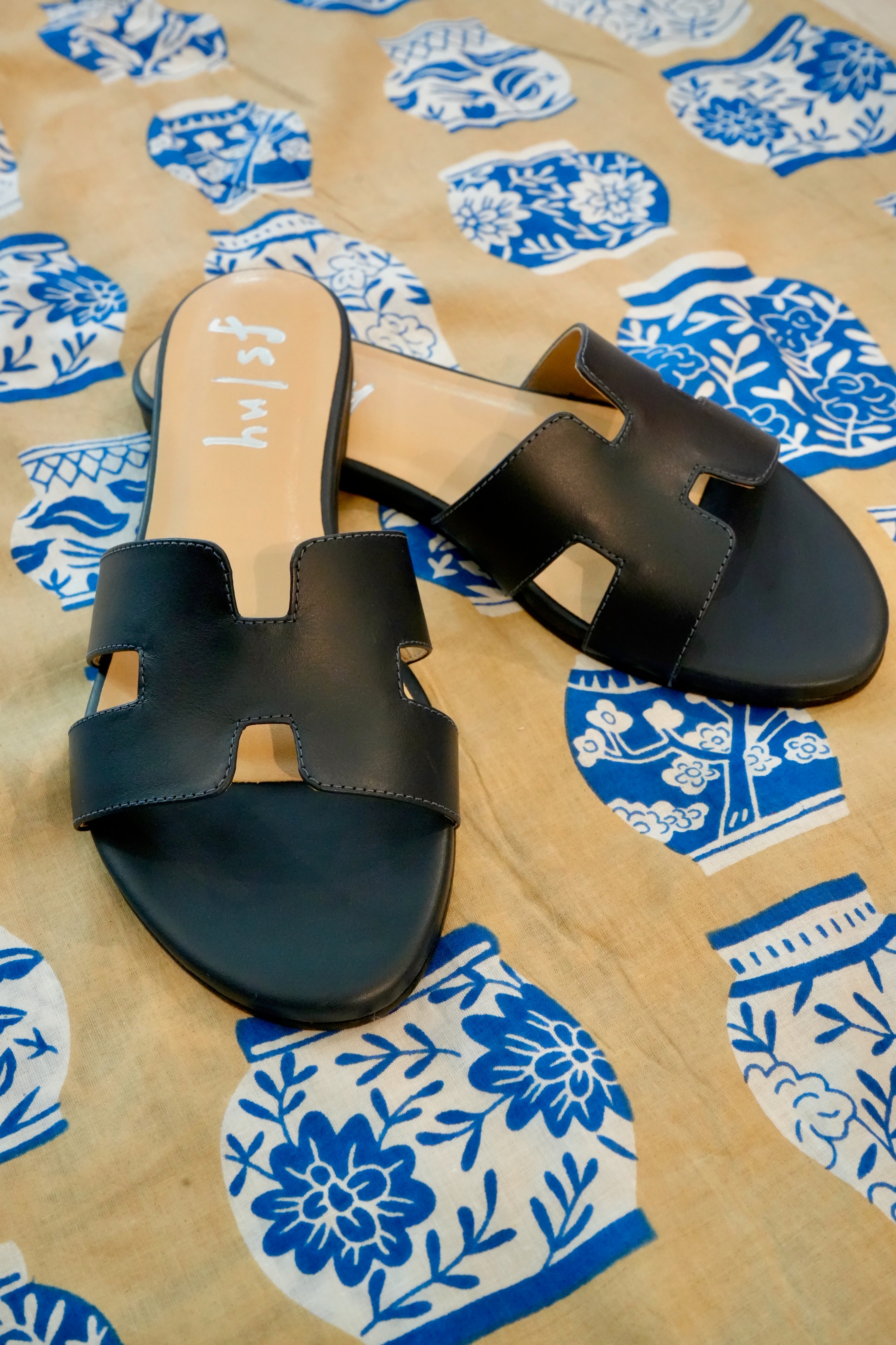 Riviera Camel Black Leather