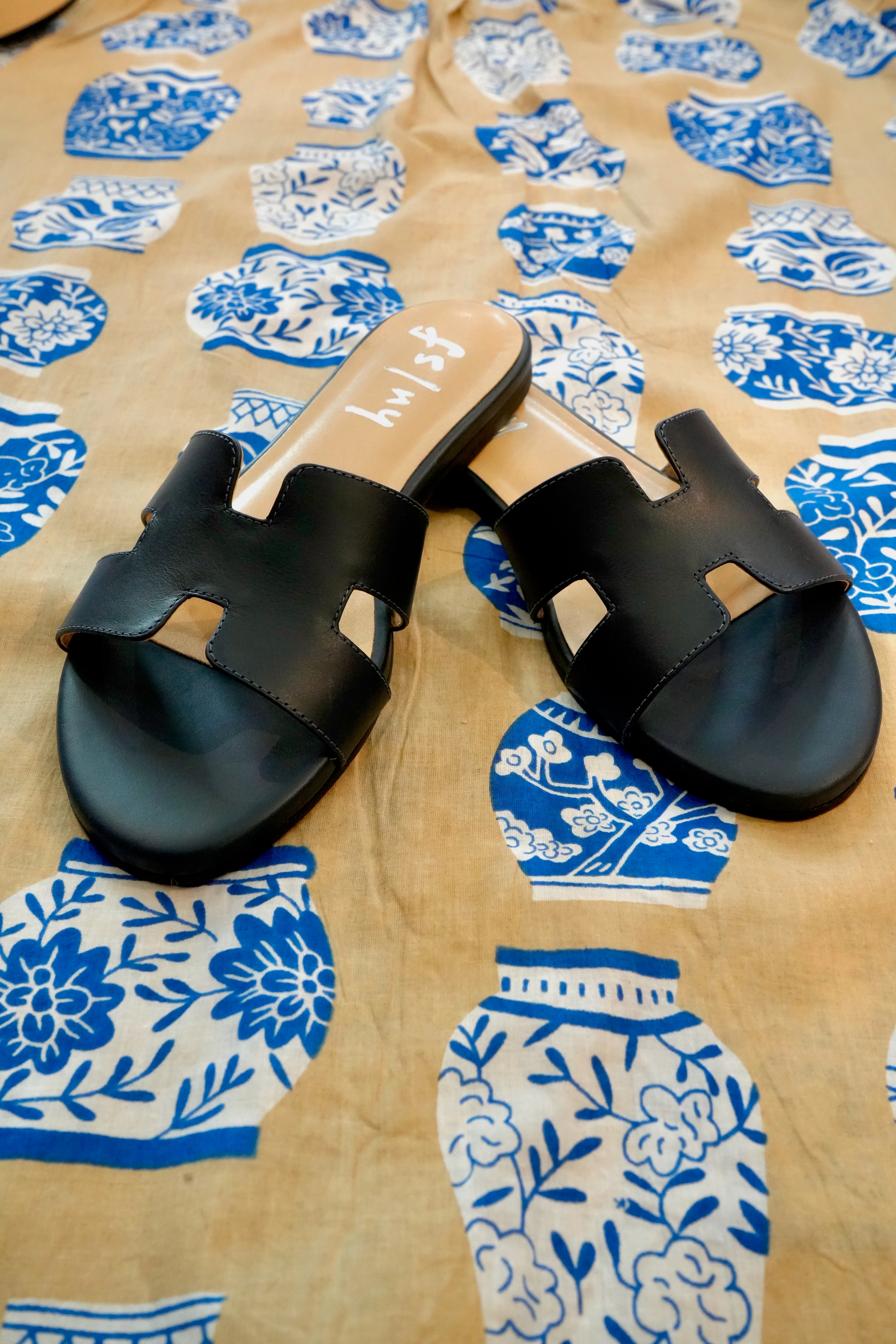 Riviera Camel Black Leather