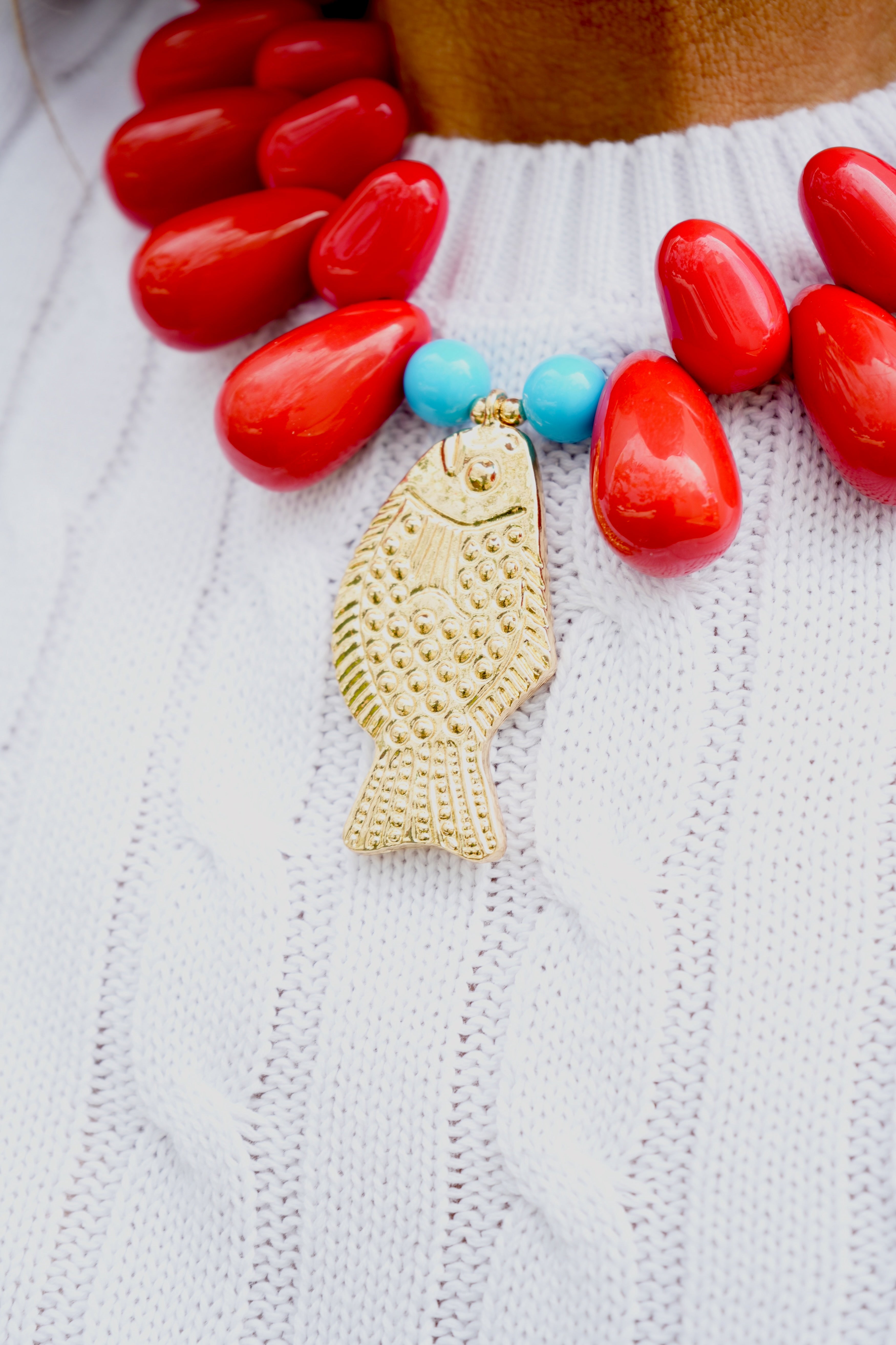 Lucky Fish- Kitsch und Meer- Statement-Halskette aus Harzperlen