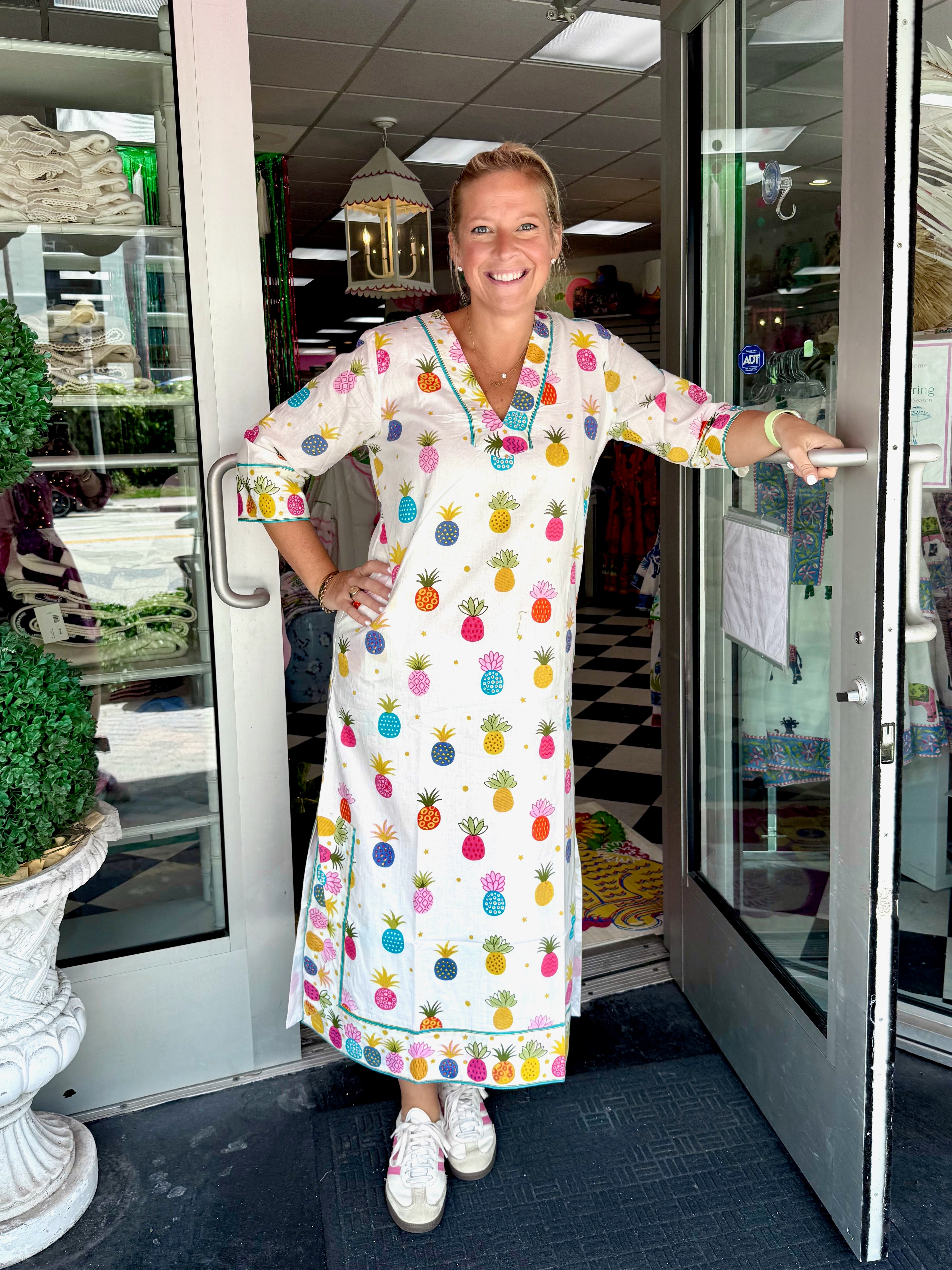 Elisabeth Kaftan | Happy Pineapples | Multi image 0